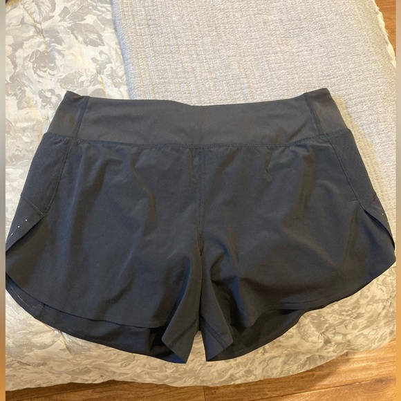 Athleta Pants - Athleta Run With It 4.5” Short
